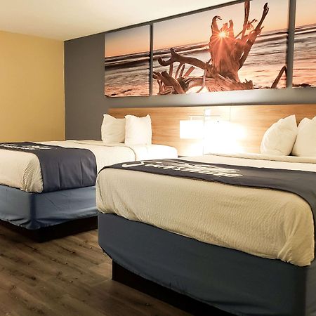 Days Inn & Suites By Wyndham Merrillville Exteriör bild