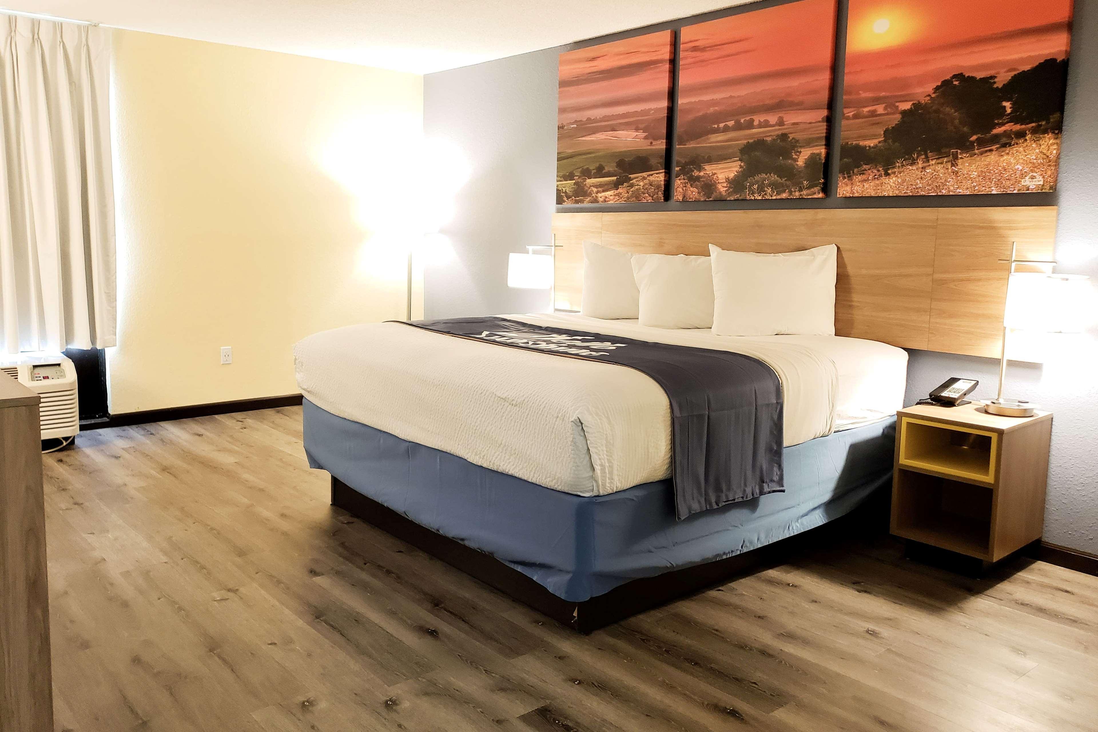 Days Inn & Suites By Wyndham Merrillville Exteriör bild