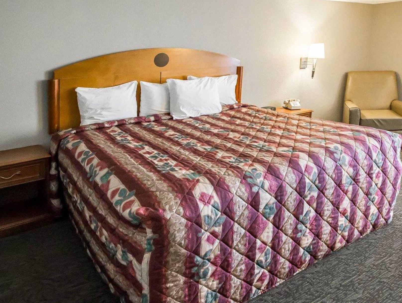 Days Inn & Suites By Wyndham Merrillville Exteriör bild