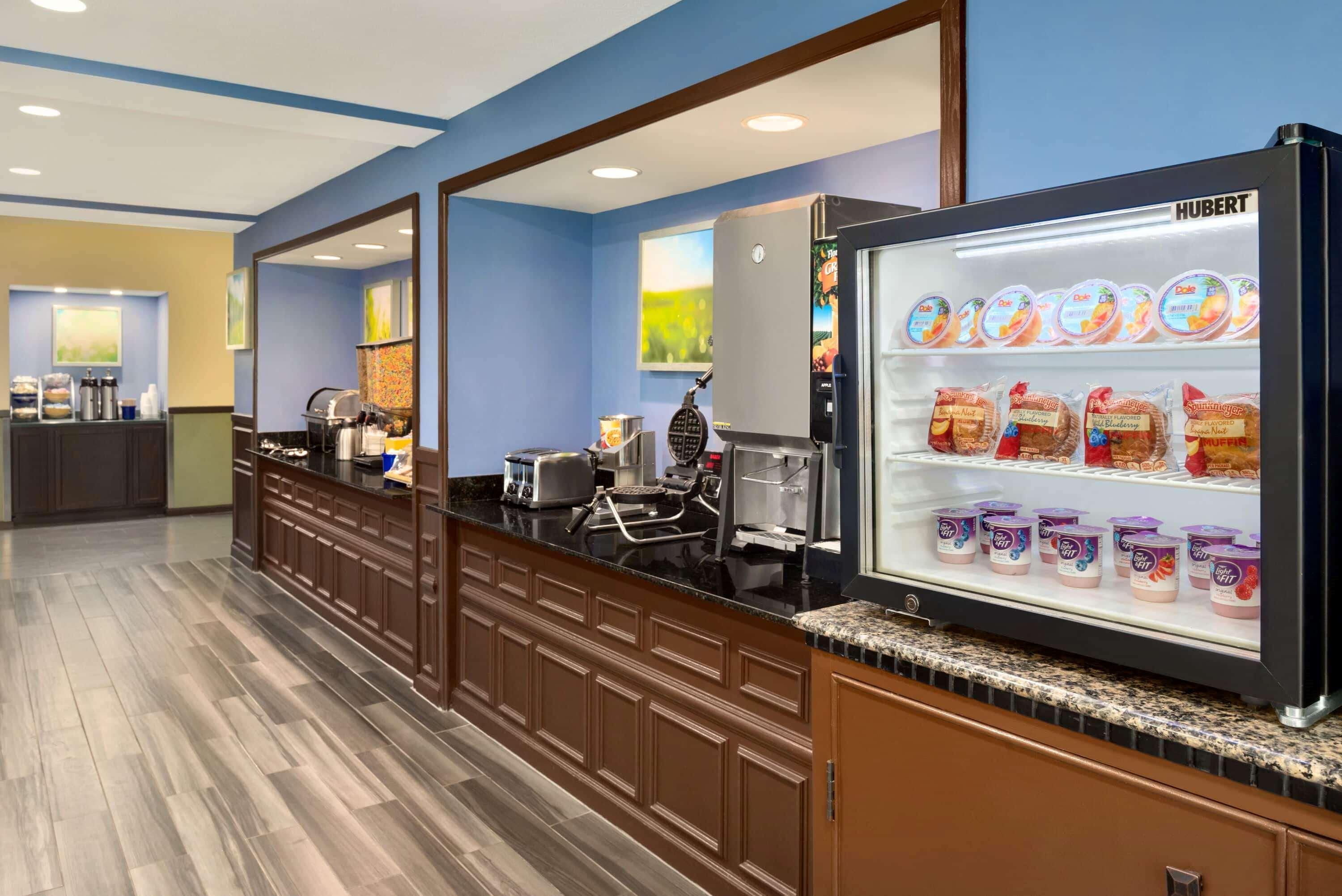 Days Inn & Suites By Wyndham Merrillville Exteriör bild