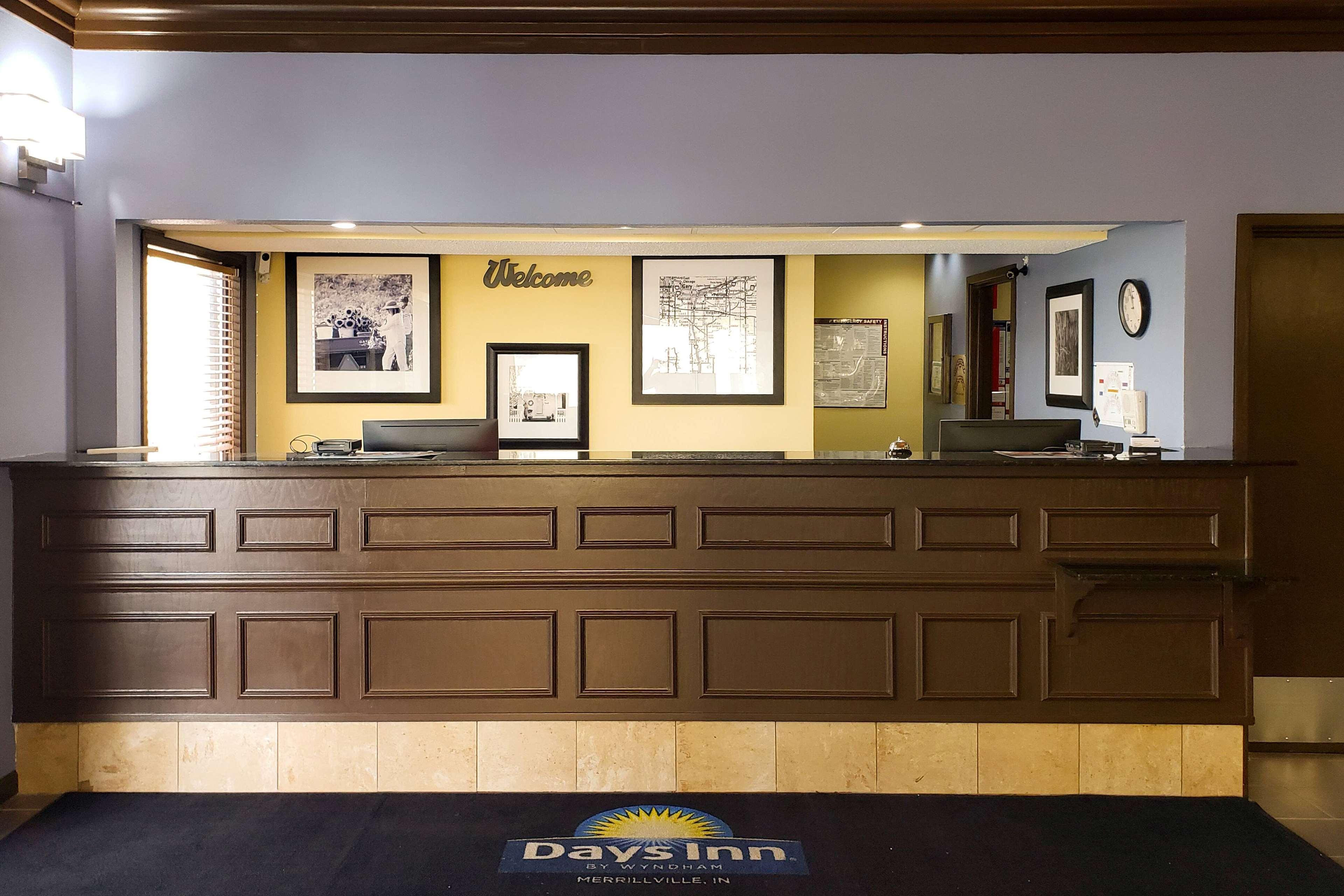 Days Inn & Suites By Wyndham Merrillville Exteriör bild