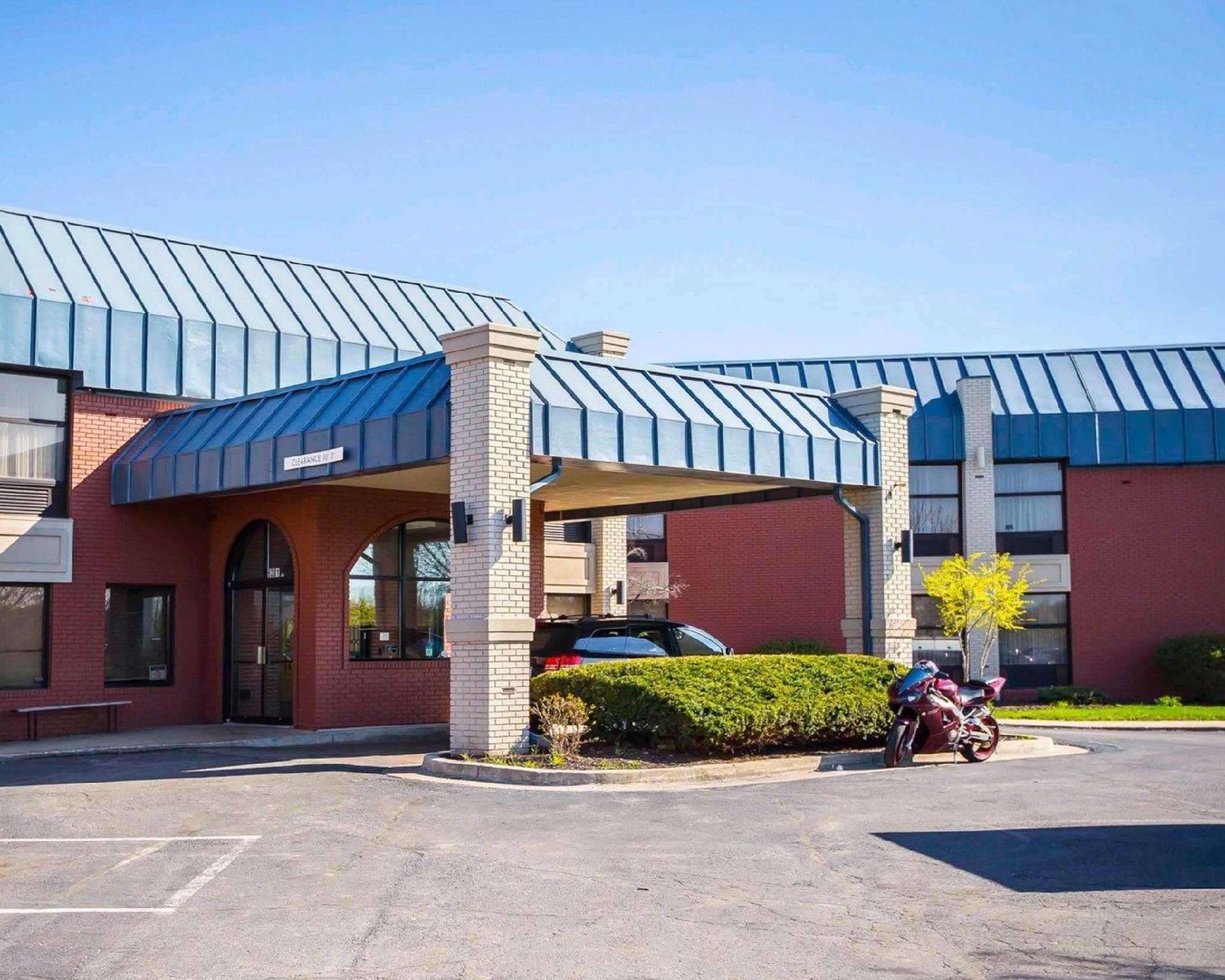 Days Inn & Suites By Wyndham Merrillville Exteriör bild