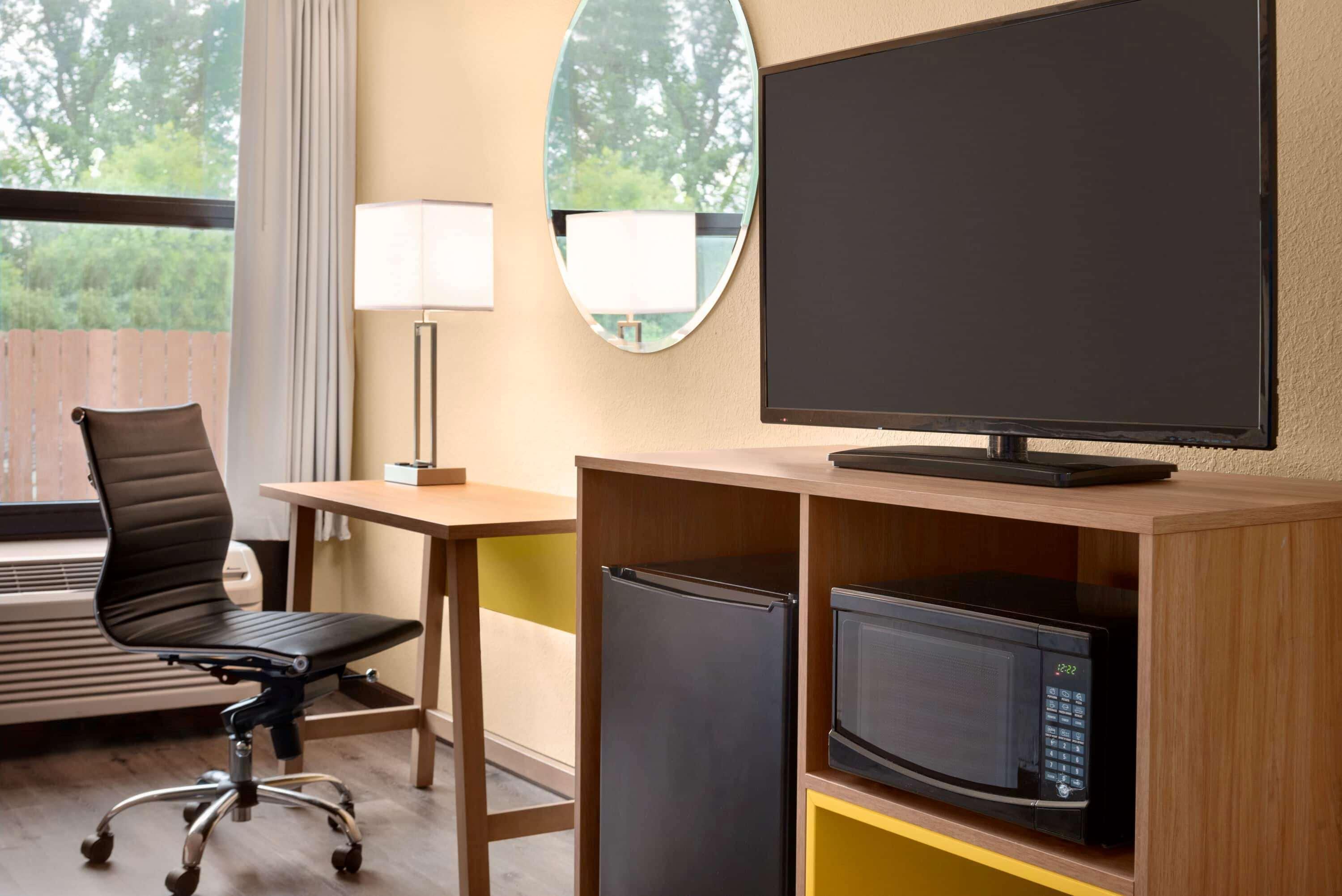 Days Inn & Suites By Wyndham Merrillville Exteriör bild