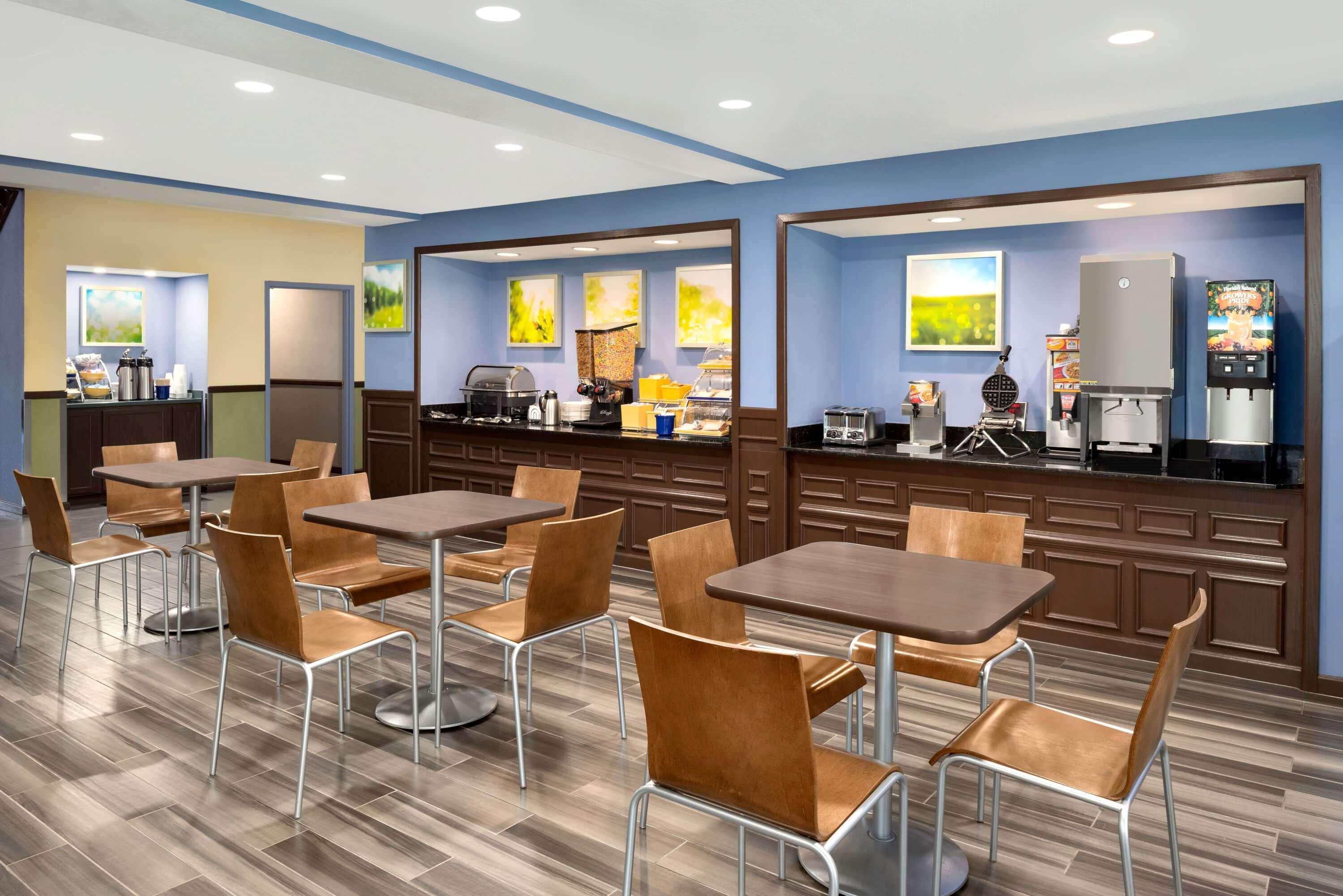 Days Inn & Suites By Wyndham Merrillville Exteriör bild