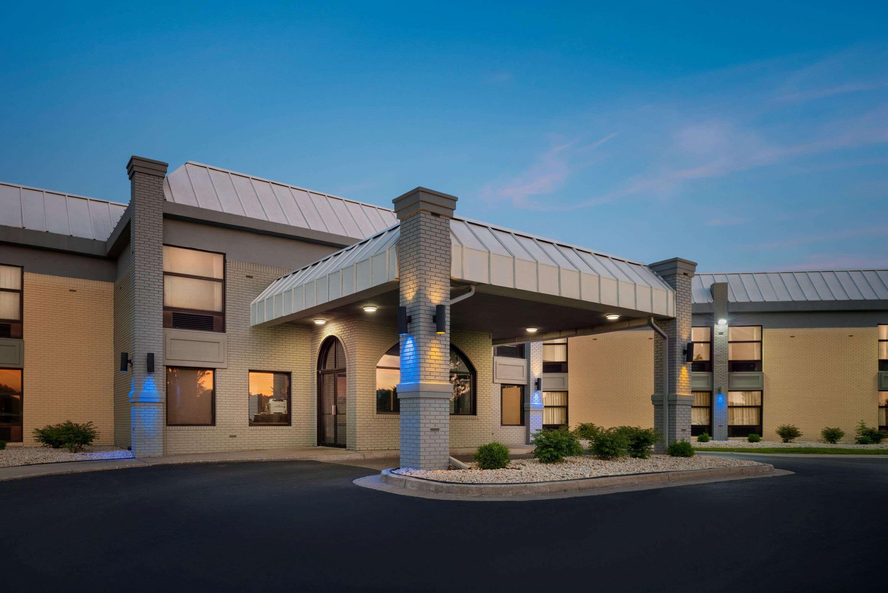 Days Inn & Suites By Wyndham Merrillville Exteriör bild