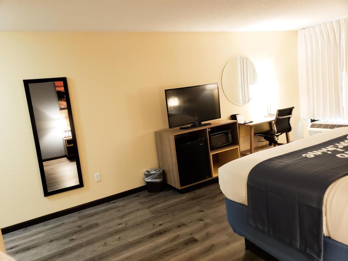 Days Inn & Suites By Wyndham Merrillville Exteriör bild
