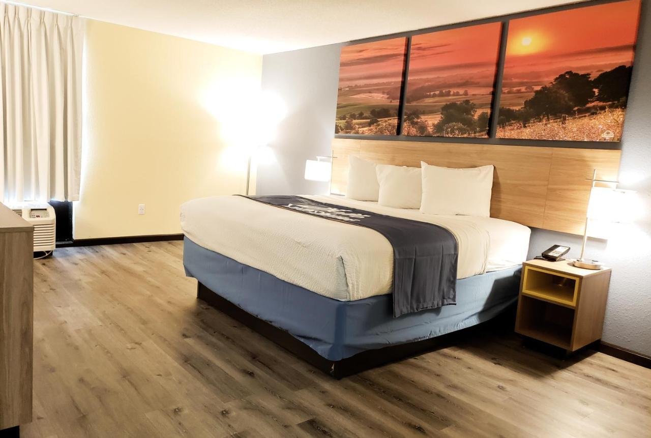 Days Inn & Suites By Wyndham Merrillville Exteriör bild