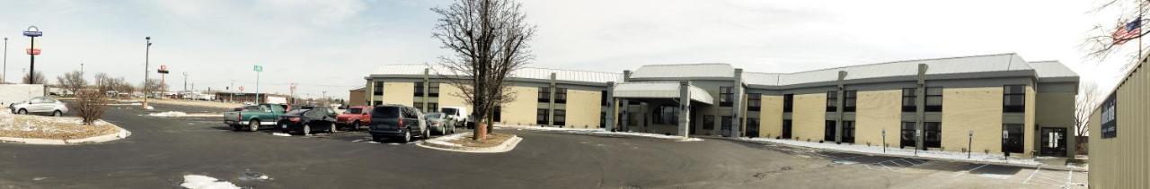 Days Inn & Suites By Wyndham Merrillville Exteriör bild