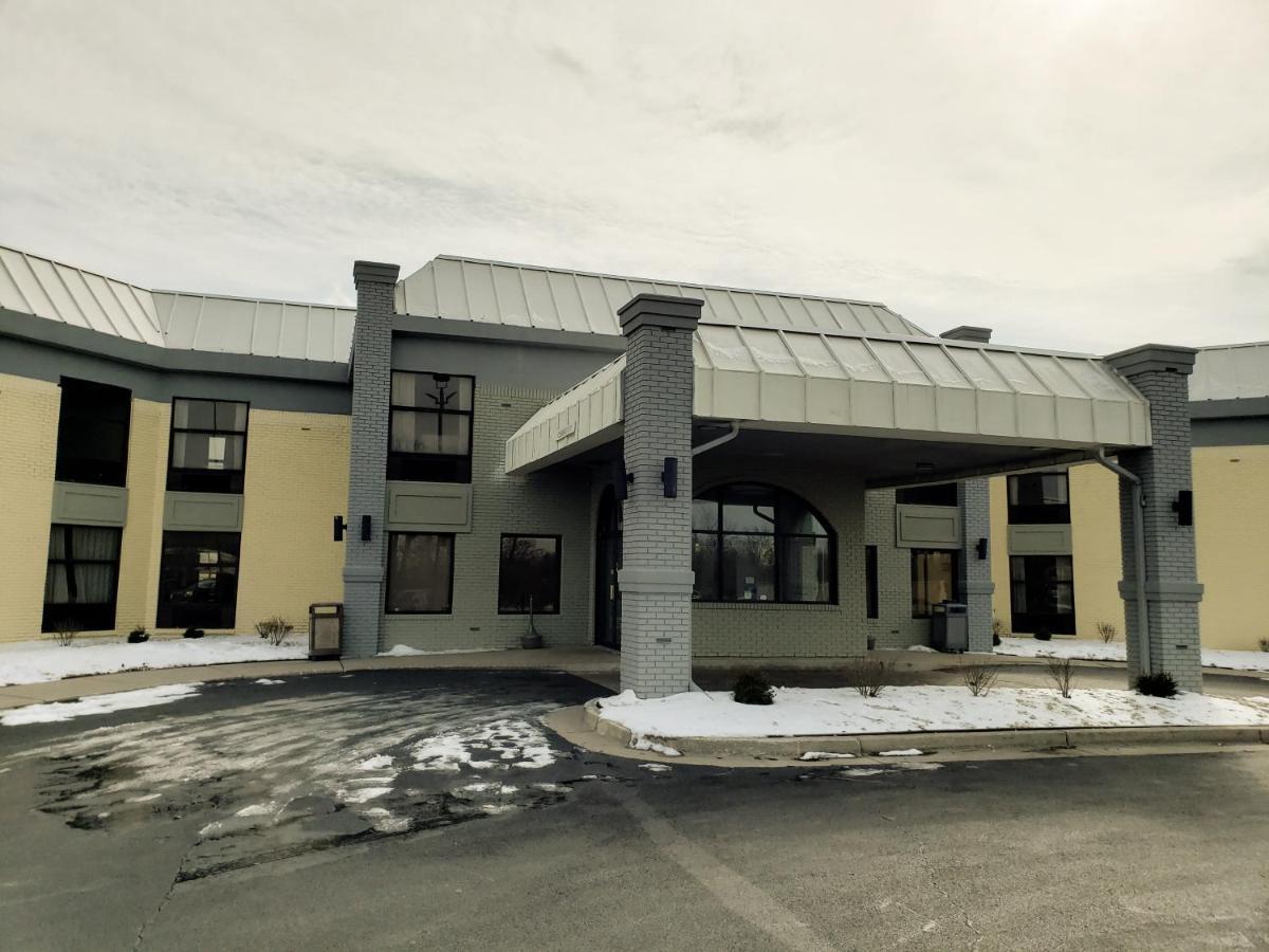 Days Inn & Suites By Wyndham Merrillville Exteriör bild